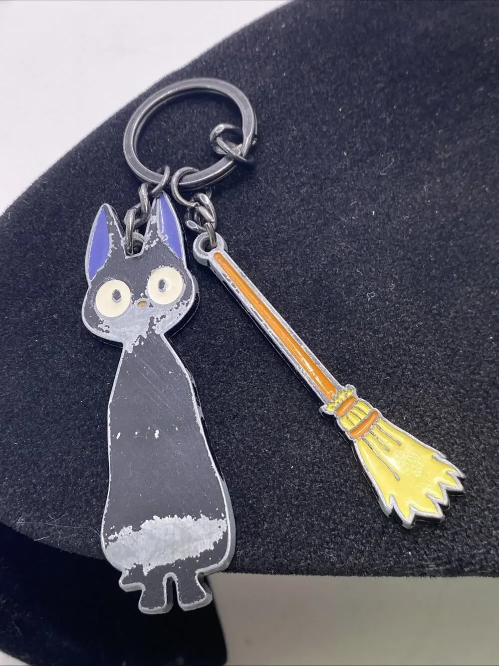 Vintage 1989 Cat With Broom Halloween Keychain